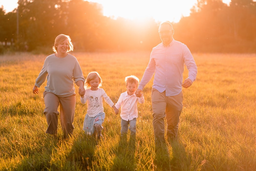 Family photo shoot at Photogenika Photo Studio in Munich, professional photo shoots in the studio or outdoors, beautiful family portraits, high-quality photographs in Munich.
