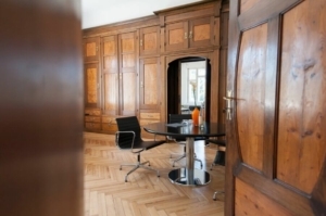 Fotostudio München, professionelle Fotoshootings, modernes Fotostudio in Bayern, hochwertiges Fotostudio, kreative Porträtfotografie in München.